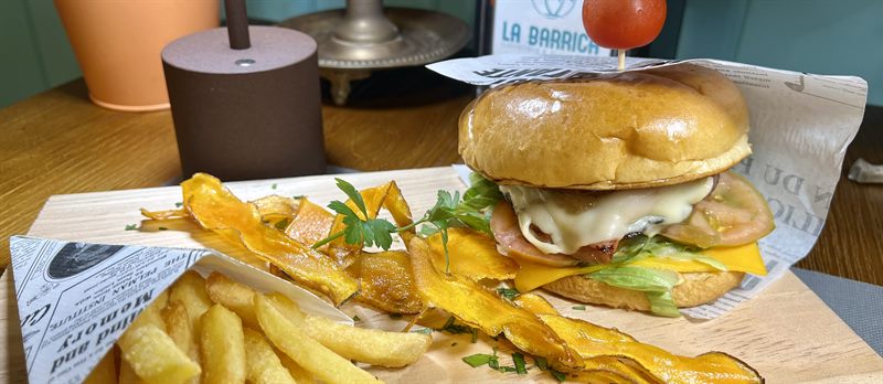 HAMBURGUESA LA BARRICA